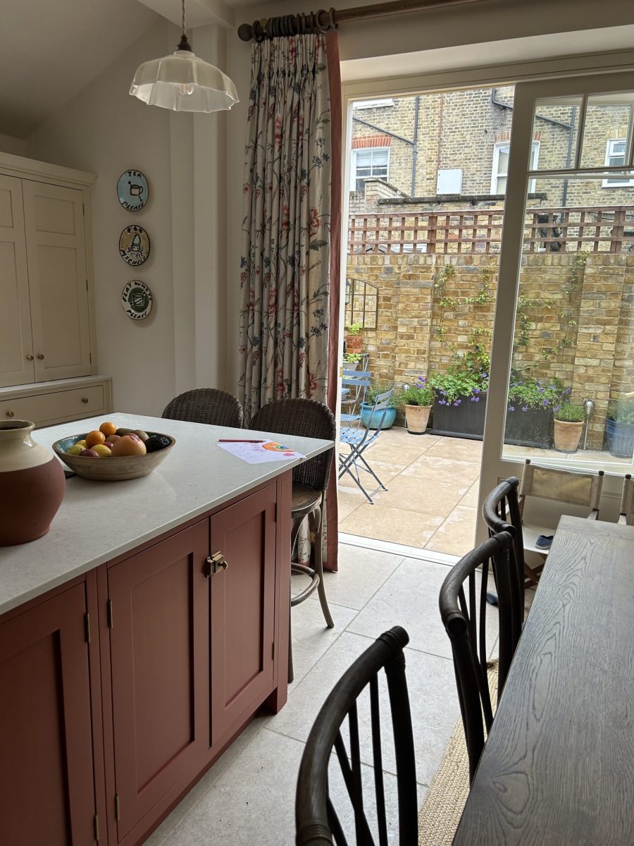 A beautiful side return extension on Stapleton Road, creating an impressive new kitchen and dining space filled with natural light.