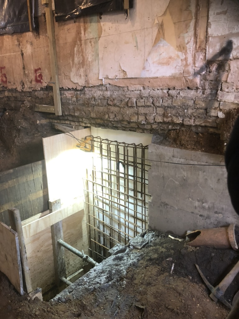 Steel reinforcement cage fixed for a reinforced concrete basement retaining wall bay